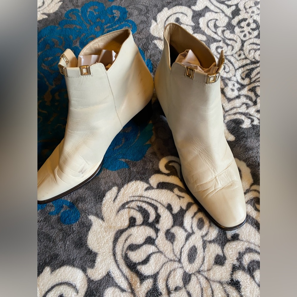 PEPE Butter smooth Genuine leather Cream Ankle Boots side zipGold design (41)sz
